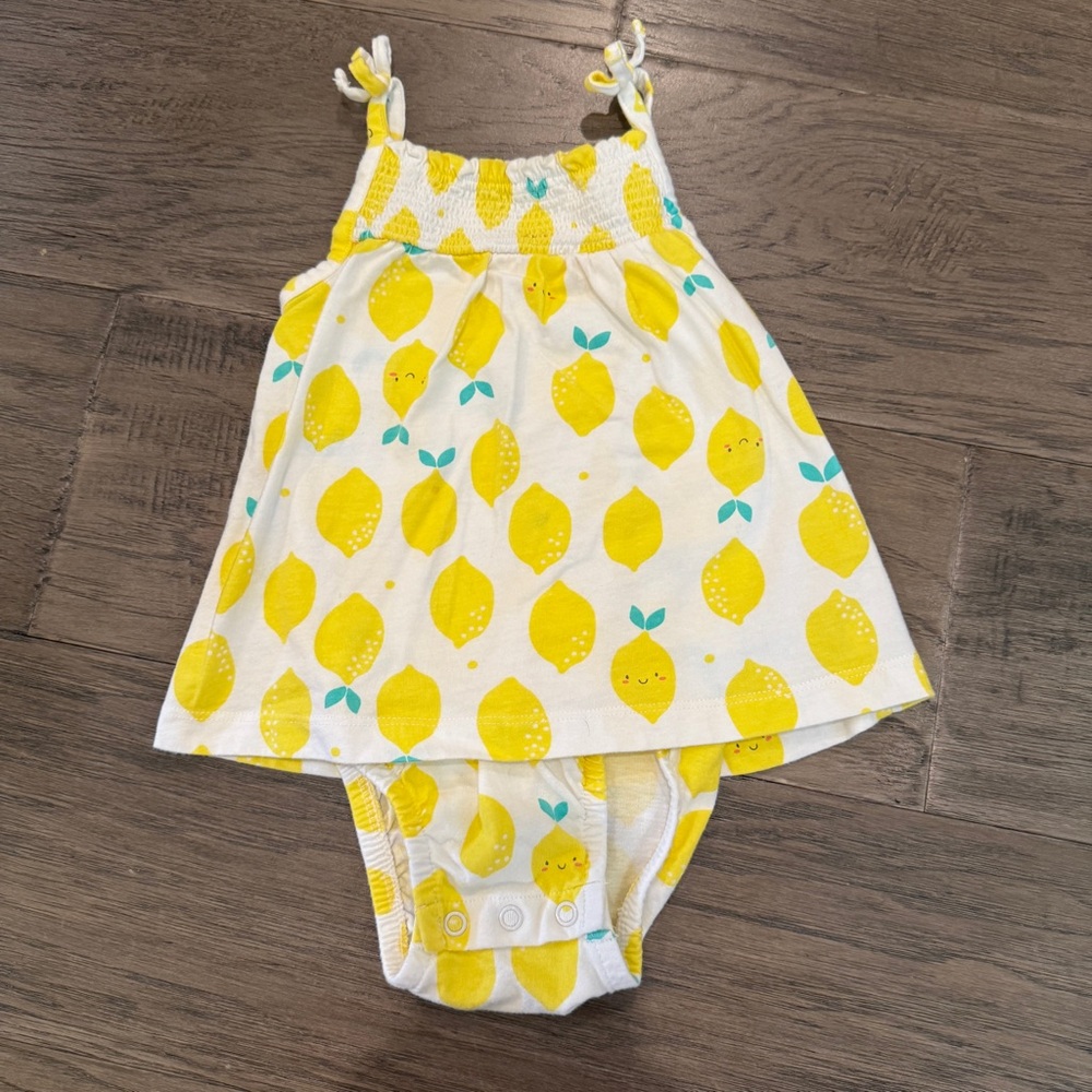 Carter's Yellow and White Lemon Print dress with bloomers‎ 12m